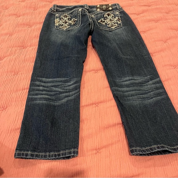 Miss Me Dark Wash Capris - Picture 6 of 10